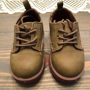 OshKosh Boys low cut boots!